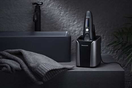 Multi-Flex 5-Blade Electric Shaver with Clean & Charge Station